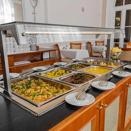 호텔 Radium Palace 야히모프